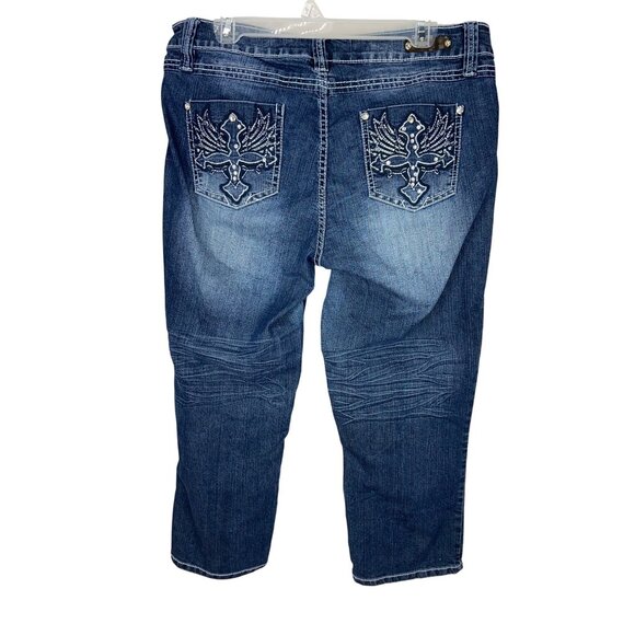 Womens Royalty Embellished Pocket Capri Jeans Size 22W Distressed Denim Mid Rise - Picture 2 of 10